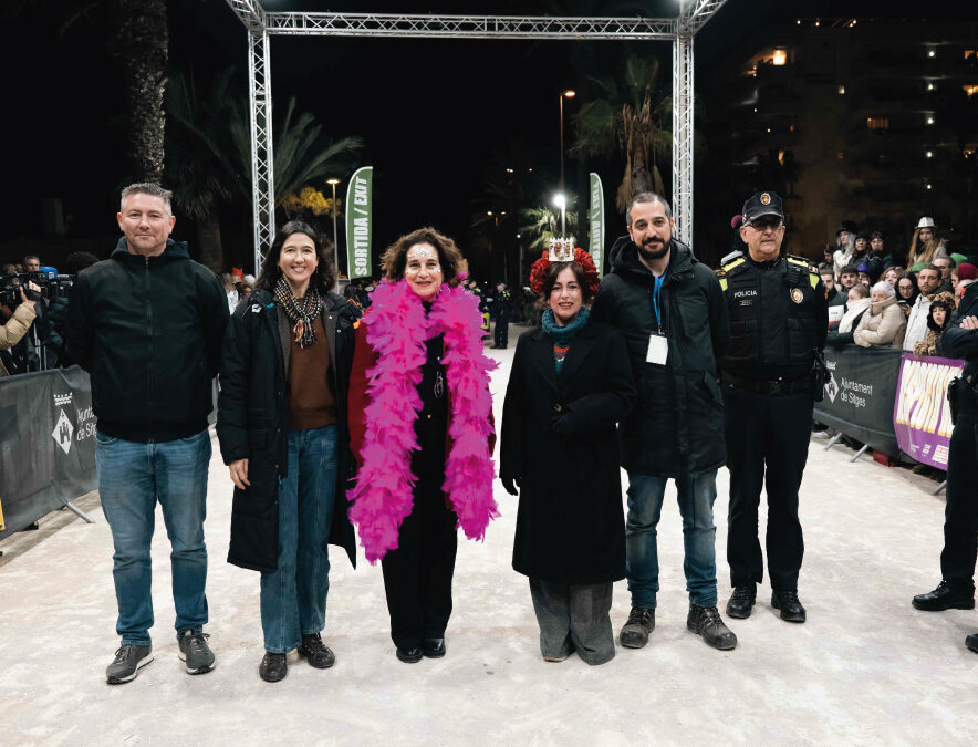 2.000 persones participen a la Rua de la Disbauxa del Carnaval